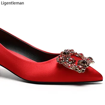 Satén rojo de diamante de imitación Zapatos de las Mujeres Básicos de las Bombas de 2021 Rojo de Satén de Diamante de la Hebilla de la Punta de la Plaza Baja talón Zapatos de Trabajo de la Mujer de Moda Zapatos